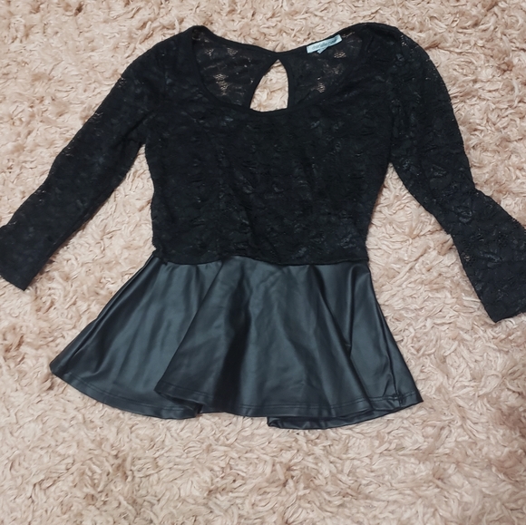 Black Lace & Leather peplum - Picture 3 of 3